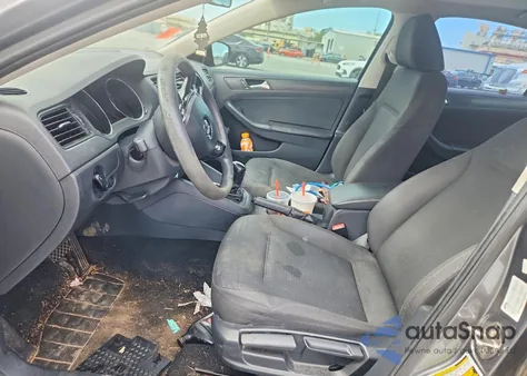 2015 Volkswagen Jetta Base z USA, uszkodzony, nr VIN 3VW2K7AJ2FM408537